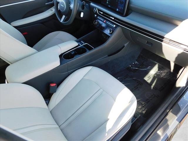 Used 2025 Hyundai Sonata SEL FWD image 27