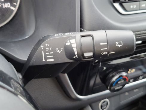 Used 2023 Nissan Rogue SV image 29