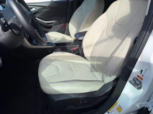 Used 2015 Ford Focus Titanium w/ Titanium Technology Package image 6