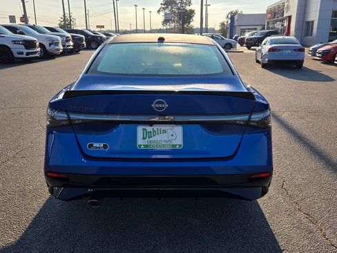 New 2027 Nissan Sentra SR w/ Floor Mat Package FWD image 8