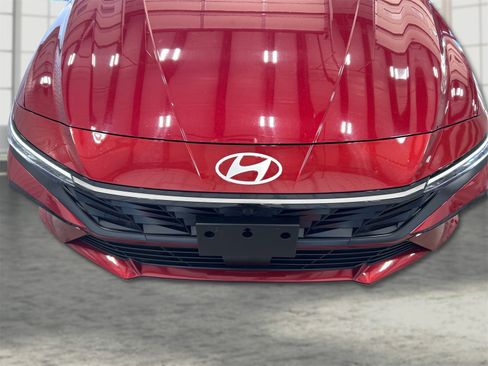Used 2024 Hyundai Elantra Limited image 22
