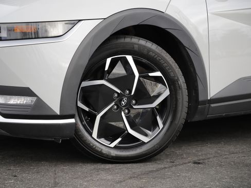 Used 2024 Hyundai Ioniq 5 SE image 2