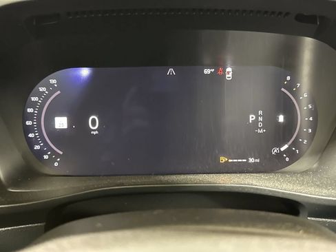 Used 2023 Volvo XC40 B5 Plus AWD/4WD image 12