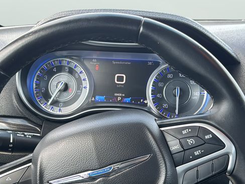 Used 2016 Chrysler 300 Limited RWD image 29