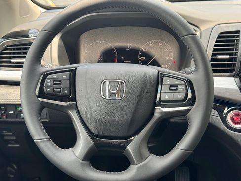 Used 2026 Honda Odyssey Touring image 14