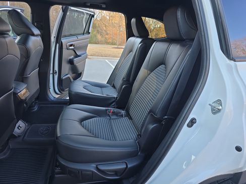 Used 2023 Toyota Highlander XSE image 16