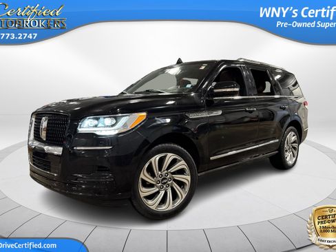 Used 2022 Lincoln Navigator Reserve image 1