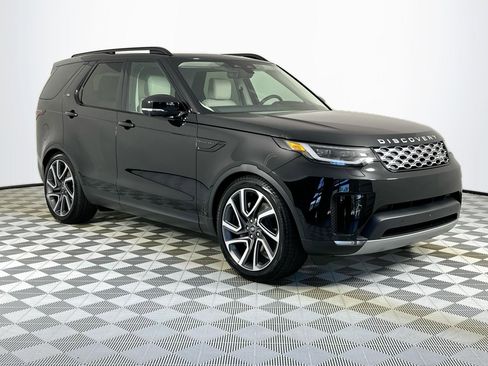 Used 2025 Land Rover Discovery S image 3