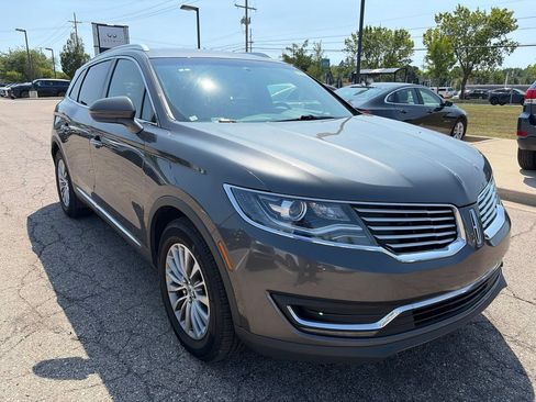 Used 2017 Lincoln MKX Select FWD image 3