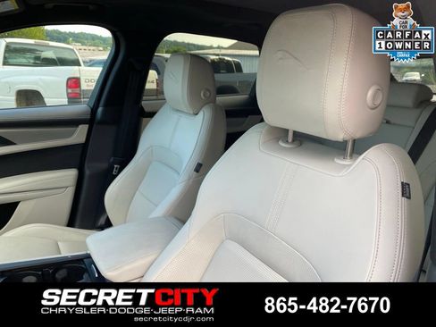Used 2025 Jaguar F-PACE R-Dynamic S AWD/4WD image 11