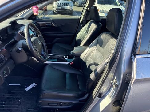 Used 2017 Honda Accord Touring image 16