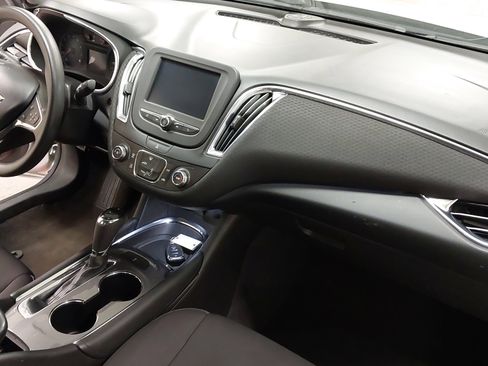 Used 2017 Chevrolet Malibu LT FWD image 29