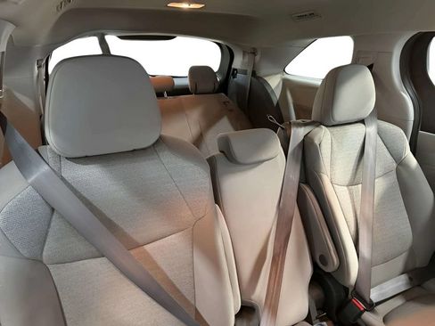 Used 2024 Toyota Sienna LE AWD/4WD image 16