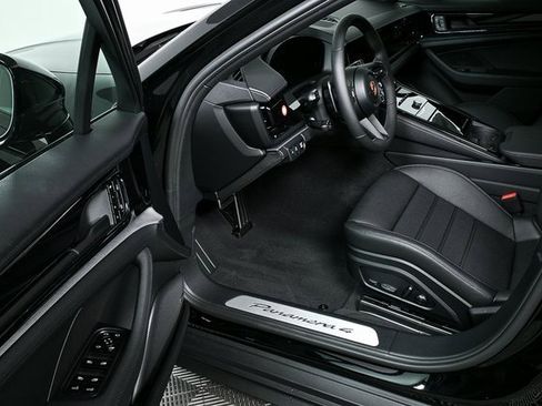 New 2025 Porsche Panamera 4 image 8