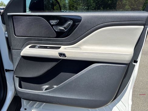 Used 2025 Lincoln Aviator 2WD image 40