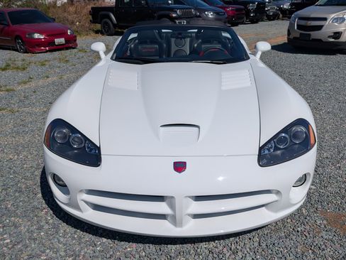 Used 2004 Dodge Viper SRT-10 image 9
