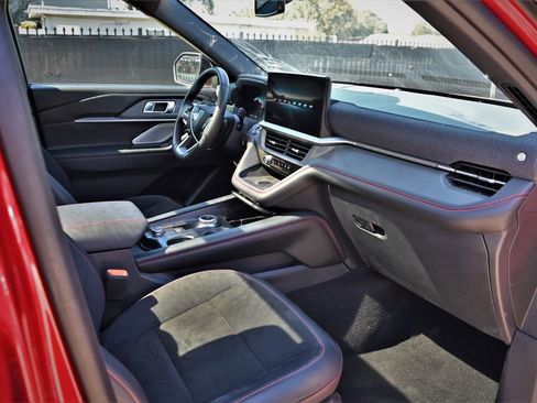 Used 2025 Ford Explorer ST image 15