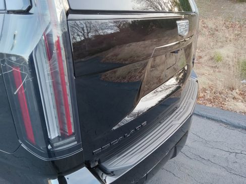 Used 2026 Cadillac Escalade Platinum Sport w/ LPO, ONYX Package image 8