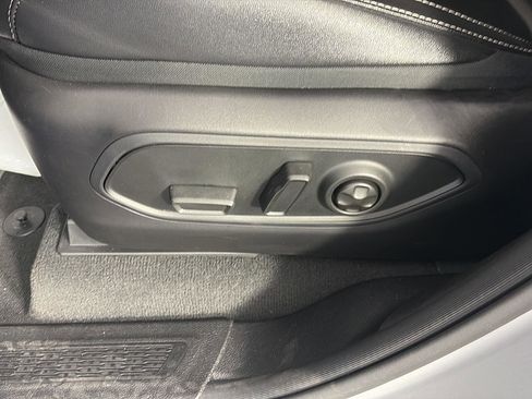 Used 2023 Jeep Grand Cherokee Limited image 25