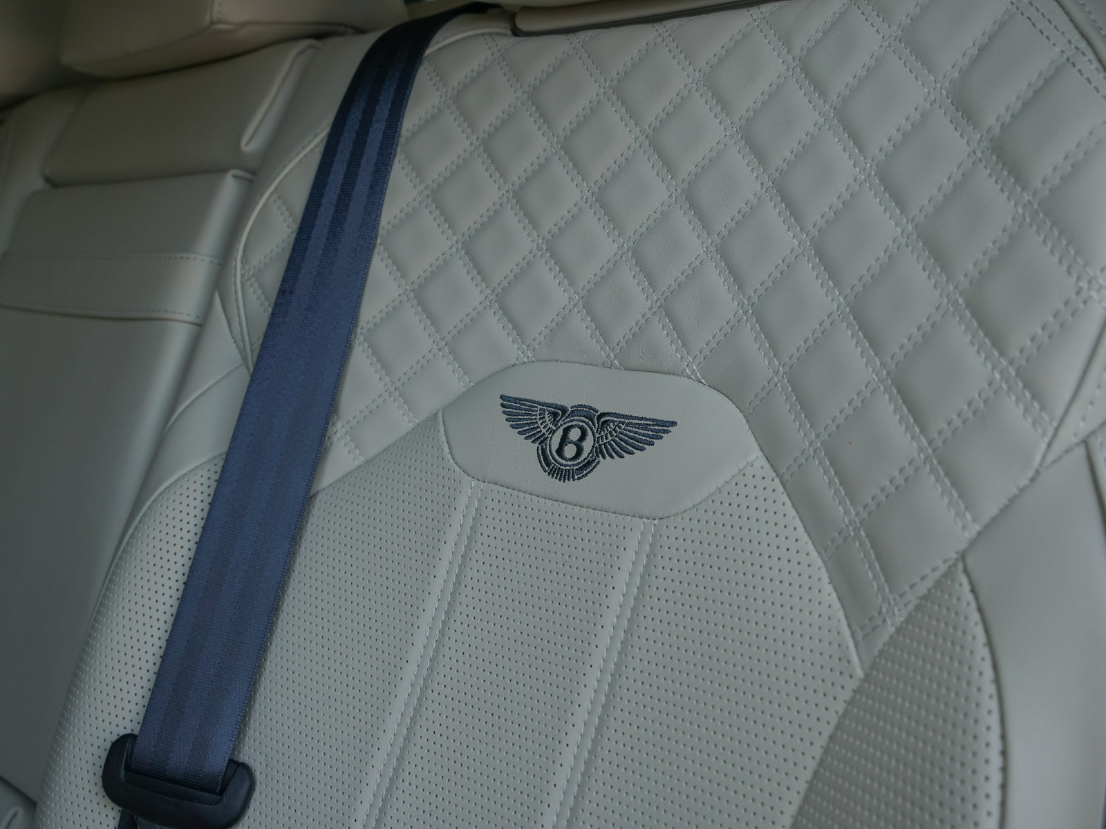 Certified 2023 Bentley Bentayga AWD/4WD image 26
