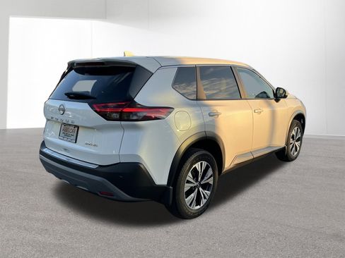 Used 2023 Nissan Rogue SV AWD/4WD image 3