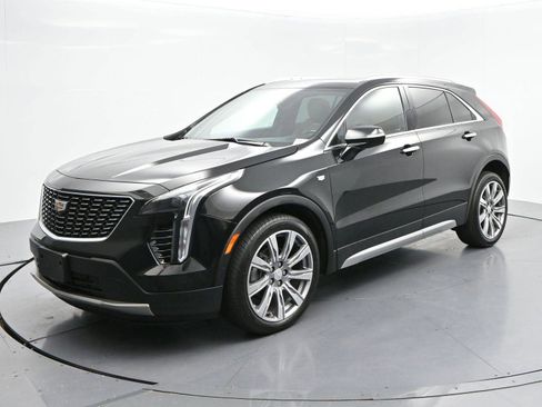 Certified 2022 Cadillac XT4 Premium Luxury w/ Enhanced Visibility Package AWD/4WD image 3