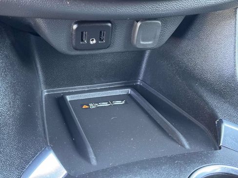 Used 2023 Chevrolet Traverse LT AWD/4WD image 9