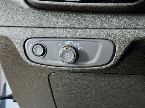 Used 2022 Chevrolet Bolt EUV LT w/ Convenience Package image 10