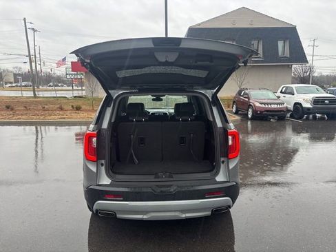 Used 2023 GMC Acadia SLT image 11