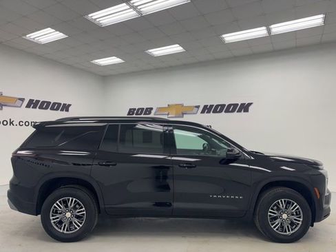 Used 2026 Chevrolet Traverse LT image 4