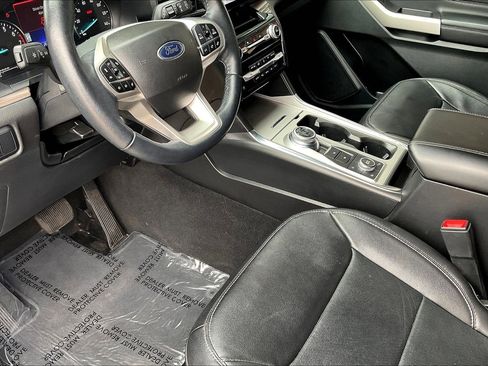 Used 2023 Ford Explorer Limited image 14