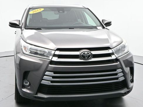 Used 2019 Toyota Highlander Limited AWD/4WD image 2
