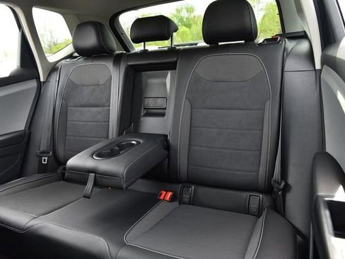 Used 2023 Volkswagen Taos SE w/ Panoramic Sunroof Package image 23