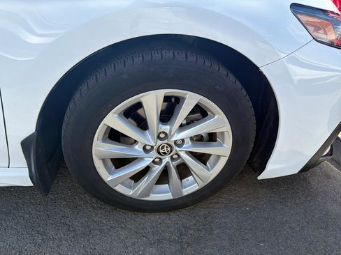 Used 2023 Toyota Camry SE image 4