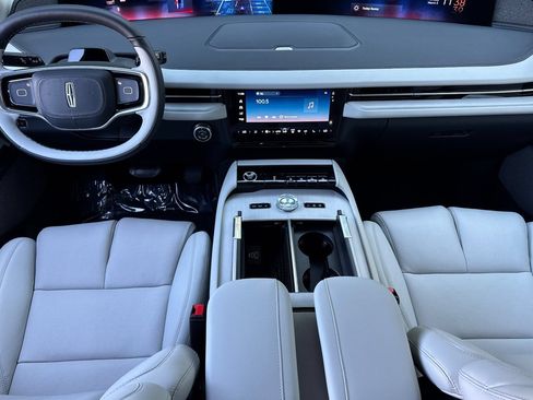 New 2026 Lincoln Navigator L Reserve w/ Jet Appearance Package AWD/4WD image 10