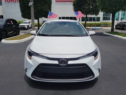 Used 2025 Toyota Corolla LE FWD image 4