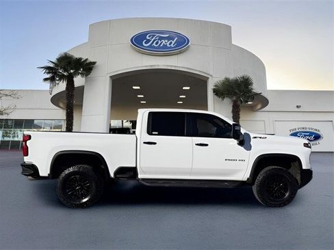Used 2025 Chevrolet Silverado 2500 ZR2 image 5