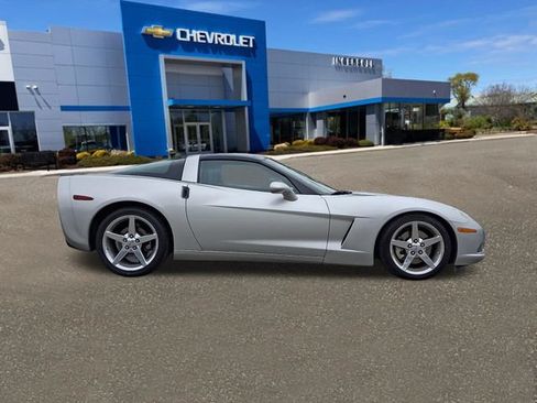 Used 2005 Chevrolet Corvette Coupe w/ Preferred Equipment Group RWD image 24