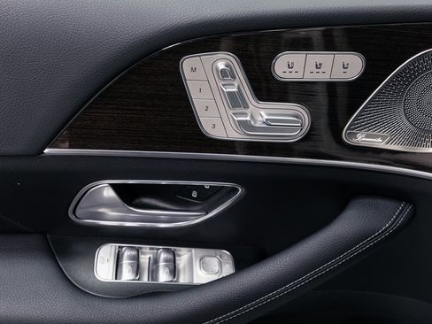 Certified 2026 Mercedes-Benz GLS 450 4MATIC image 6