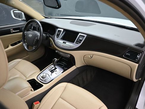 Used 2011 Hyundai Genesis 4.6 image 44