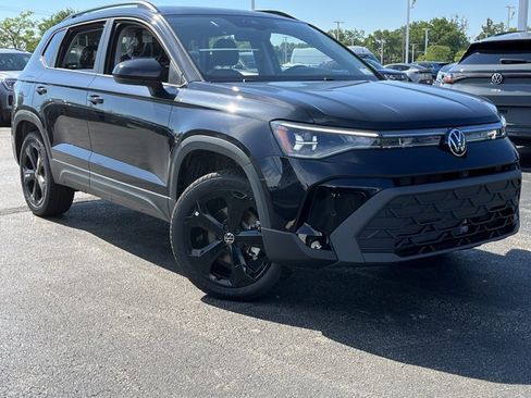 New 2026 Volkswagen Taos SE AWD/4WD image 1