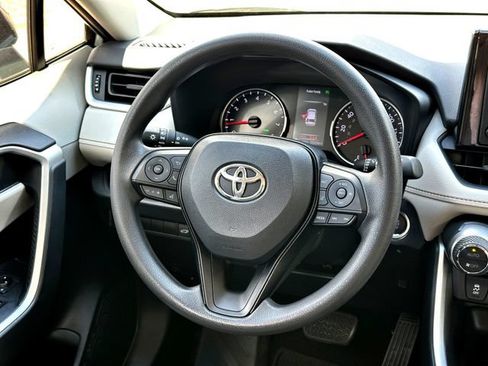Used 2021 Toyota RAV4 XLE w/ Convenience Package FWD image 27