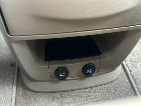 Used 2015 Chrysler Town & Country Touring w/ Driver Convenience Group image 31