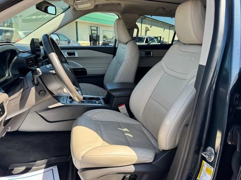 Used 2023 Ford Explorer Platinum w/ Technology Package AWD/4WD image 11