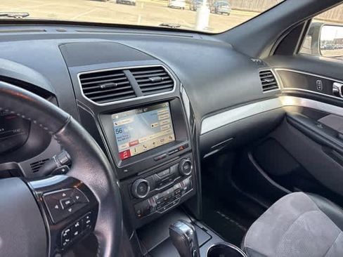 Used 2017 Ford Explorer XLT w/ Equipment Group 202A image 18