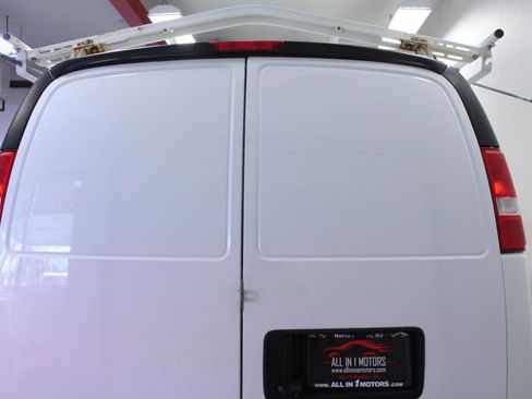 Used 2017 Chevrolet Express 2500 RWD image 4