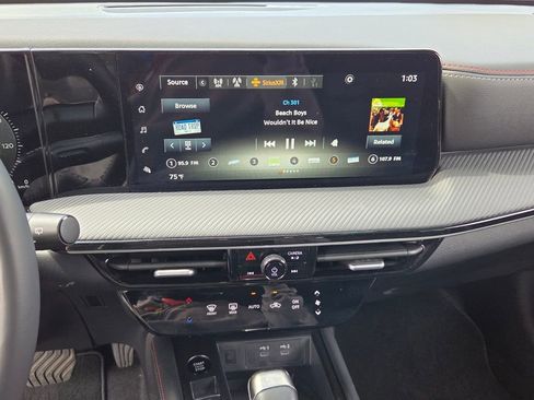 Used 2025 Nissan Kicks SR image 17