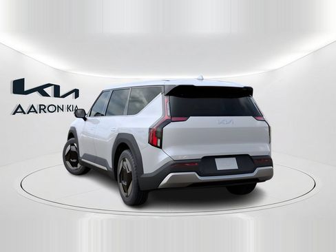 New 2026 Kia EV9 Light RWD image 4