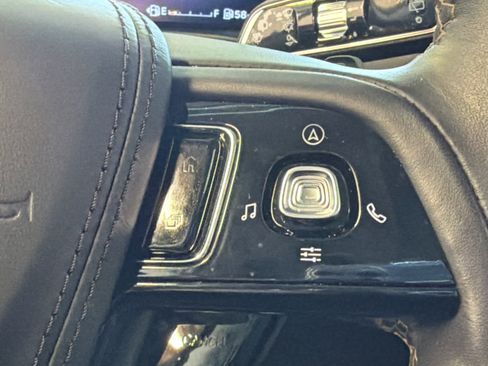 Used 2025 Lincoln Aviator 2WD w/ Jet Appearance Package image 41