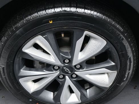 Used 2022 Chevrolet Bolt EUV LT w/ Convenience Package image 40